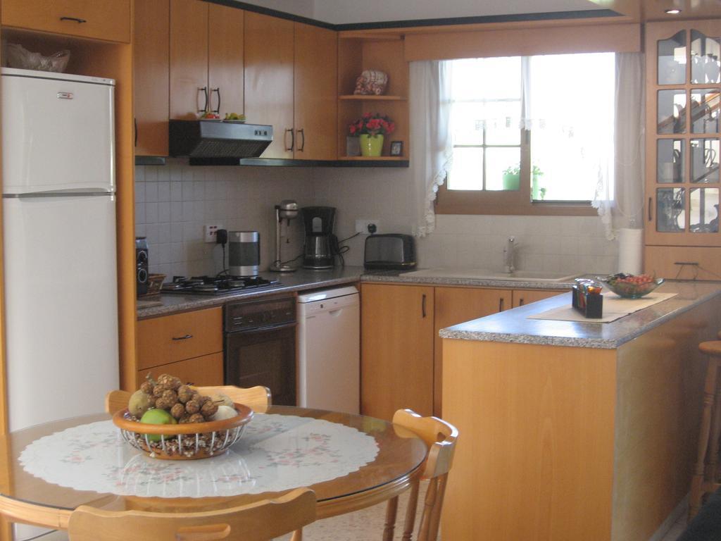 Zena Holiday Villa Писури Стая снимка