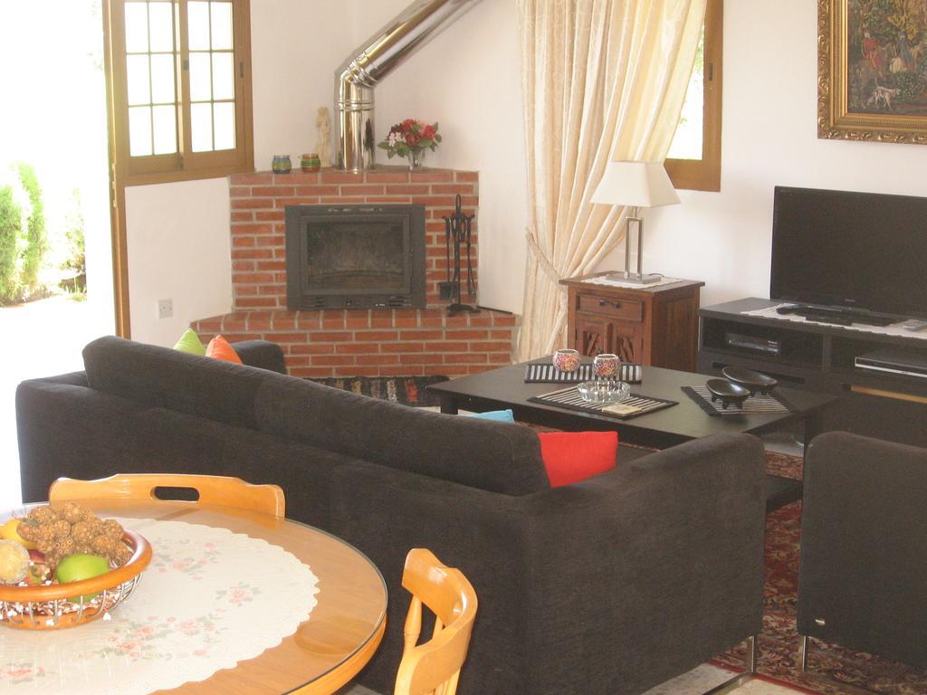 Zena Holiday Villa Писури Стая снимка
