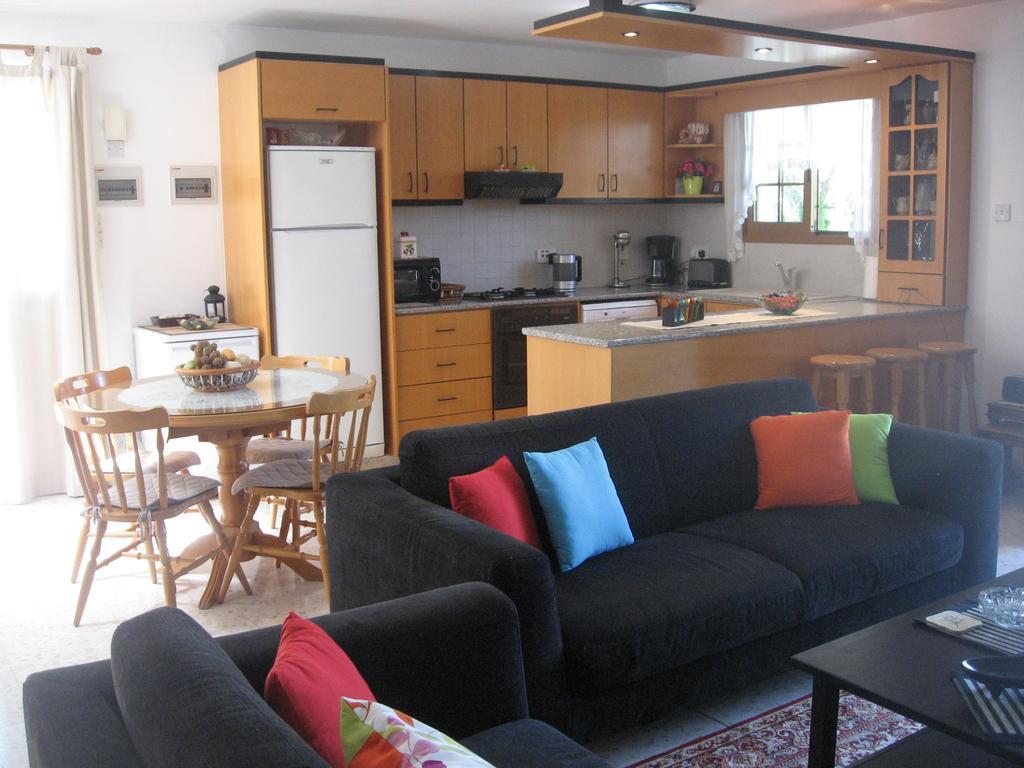 Zena Holiday Villa Писури Стая снимка