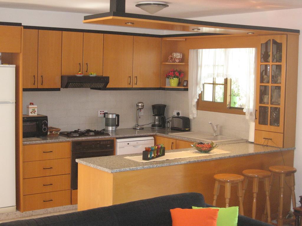 Zena Holiday Villa Писури Стая снимка