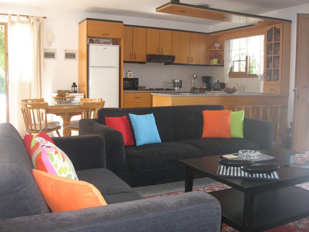 Zena Holiday Villa Писури Стая снимка