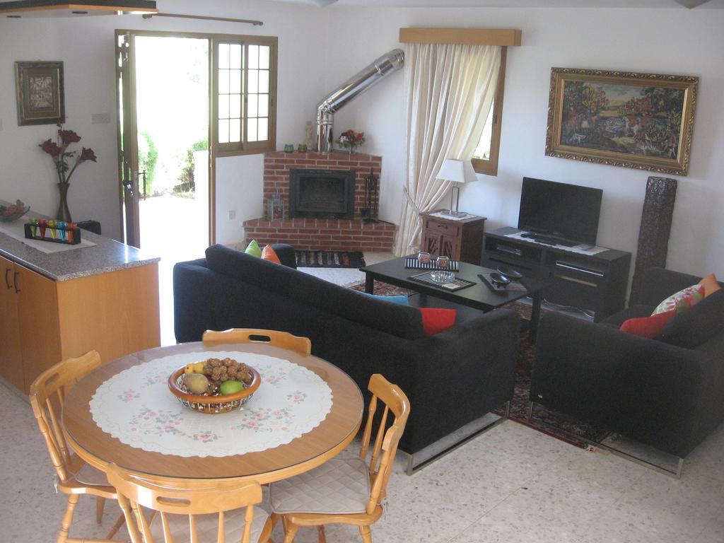Zena Holiday Villa Писури Стая снимка