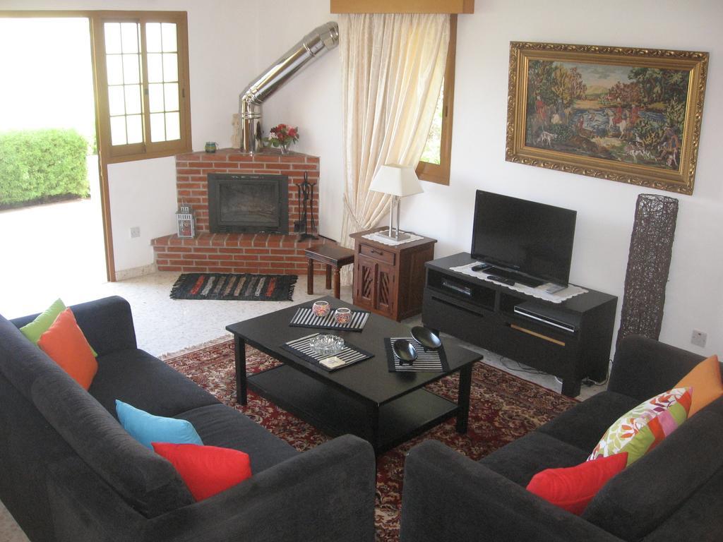 Zena Holiday Villa Писури Стая снимка