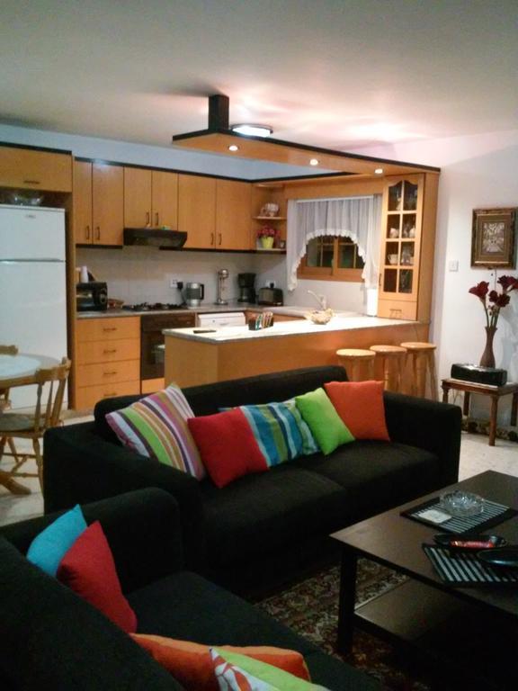 Zena Holiday Villa Писури Стая снимка