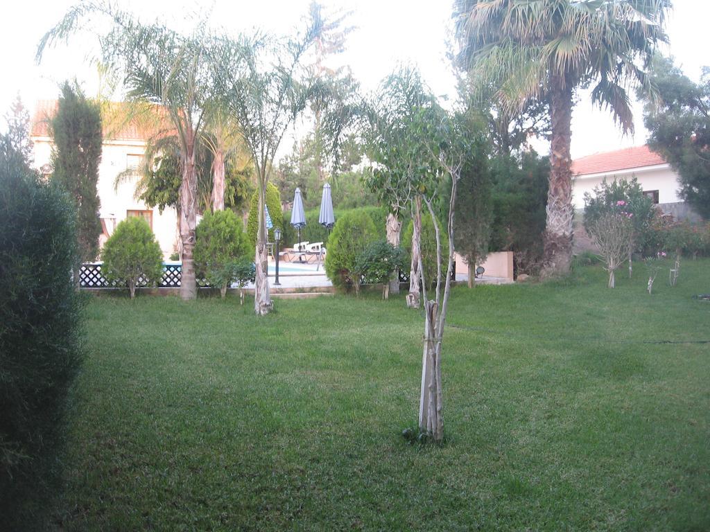 Zena Holiday Villa Писури Стая снимка