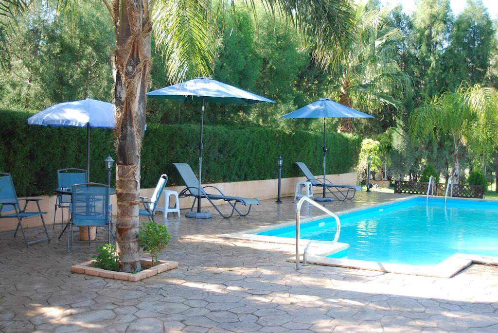 Zena Holiday Villa Писури Стая снимка