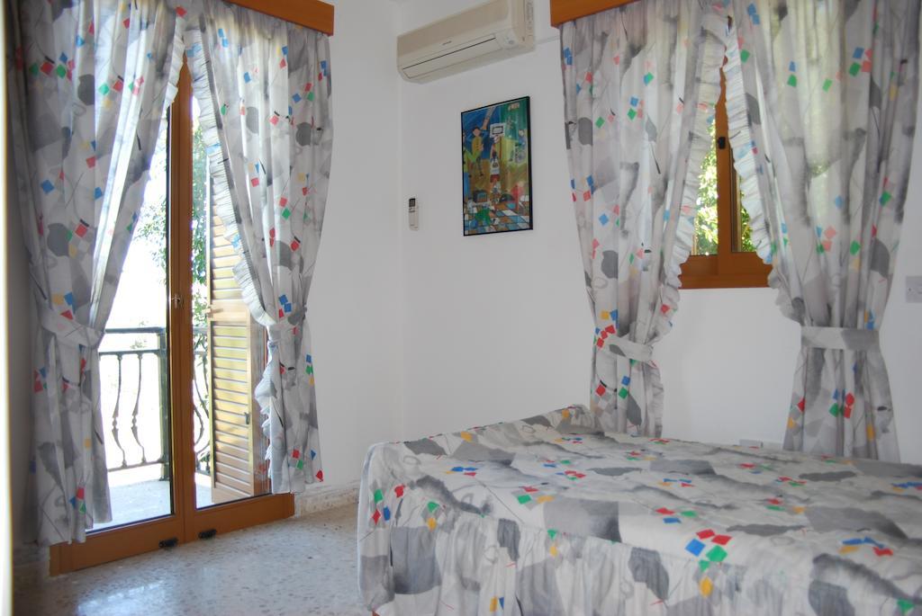 Zena Holiday Villa Писури Стая снимка